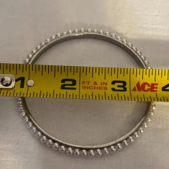 Beautiful Pearl in Silver Tone a set of 3 Bracelets (size 8) with pouch - Picture 5 of 12